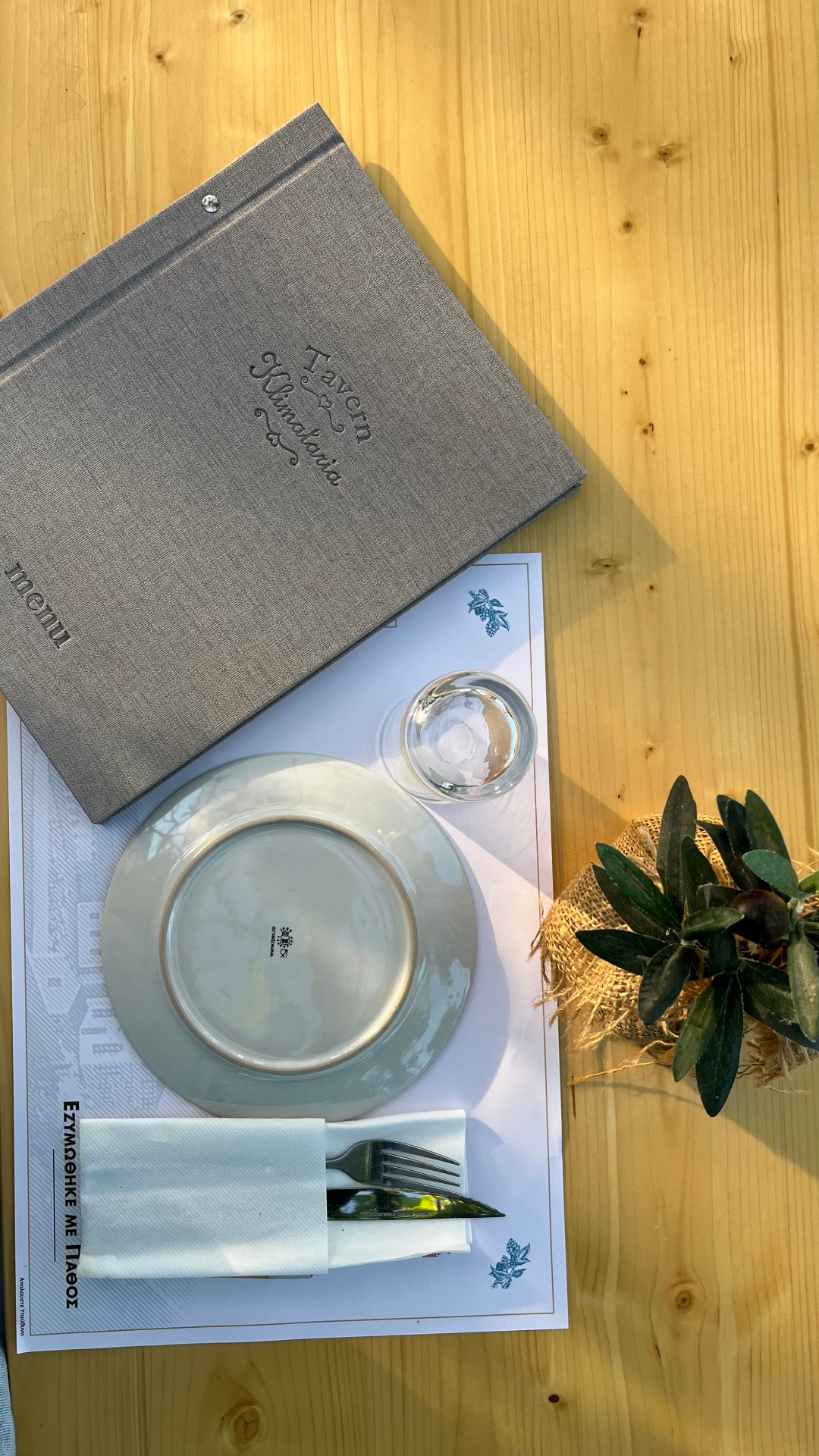 Set table with Klimataria menu